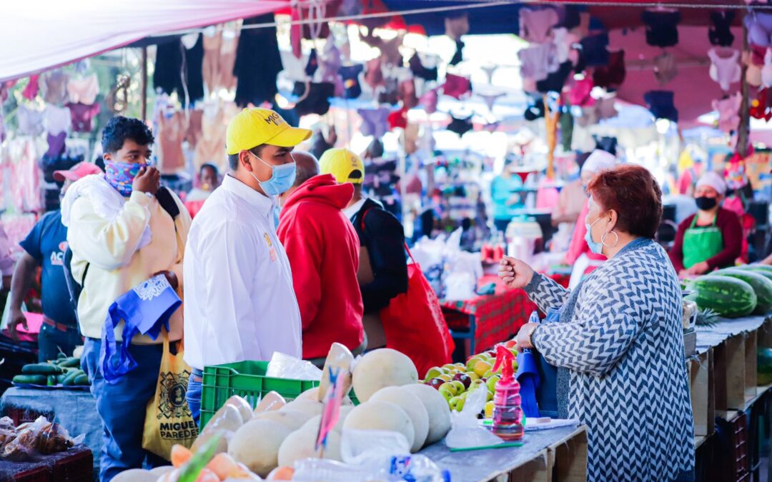Se solidariza Miguel Paredes con comerciantes del tianguis de La Quinta ante falta de apoyos federales