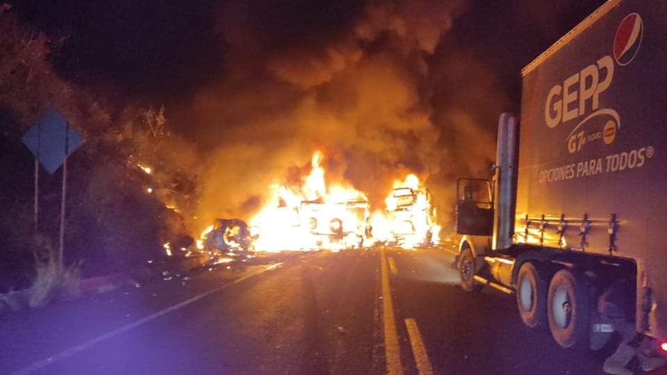 Un muerto y un herido deja choque en la autopista Siglo XXI