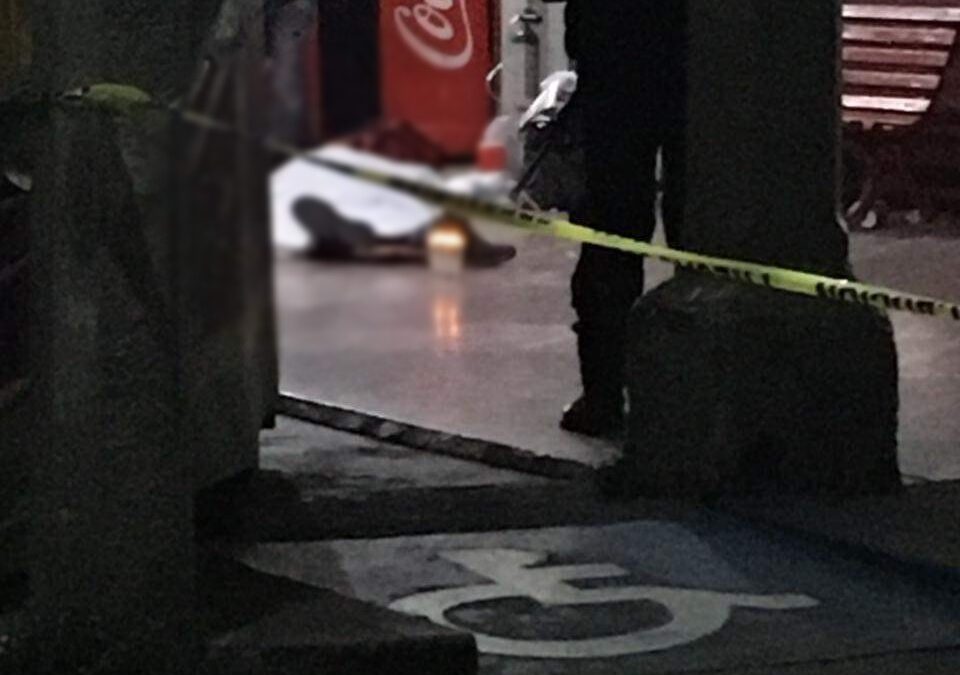 Muere electrocutado en la plaza de San Juan Nuevo