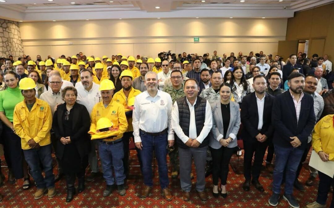 Extinguen brigadistas 4 de 13 incendios forestales en Michoacán