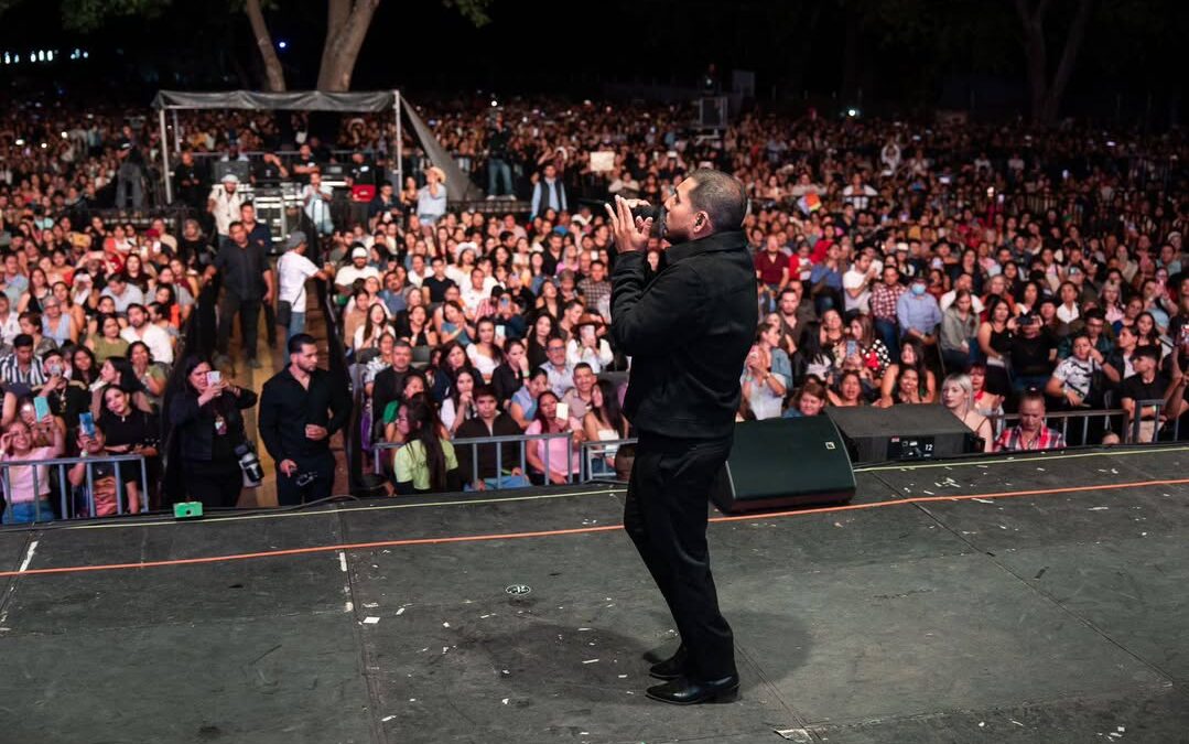 Espinoza Paz dejó su corazón a las mamás en el Festival de Origen