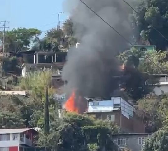 Se incendia casa en la Mártires de Uruapan