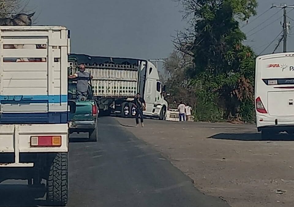 Se registra enfrentamiento y bloqueos en Tierra Caliente