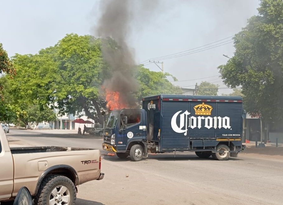 Se registran narcobloqueos en Apatzingán y Buenavista