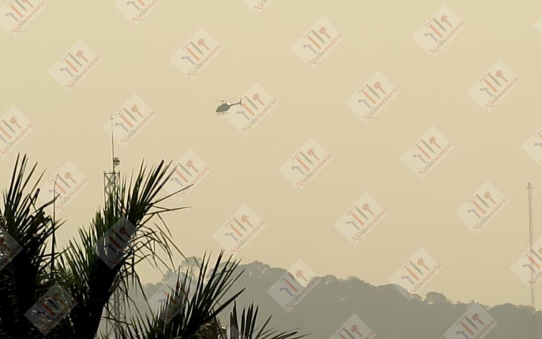 Se une helicóptero al combate de incendio forestal