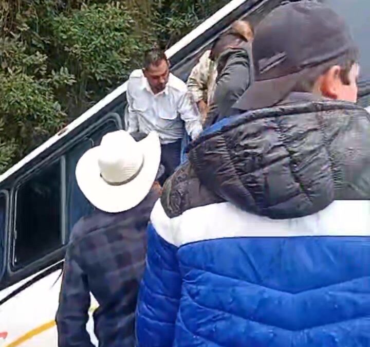 Autobús se sale de la carretera, no hay lesionados de consideración