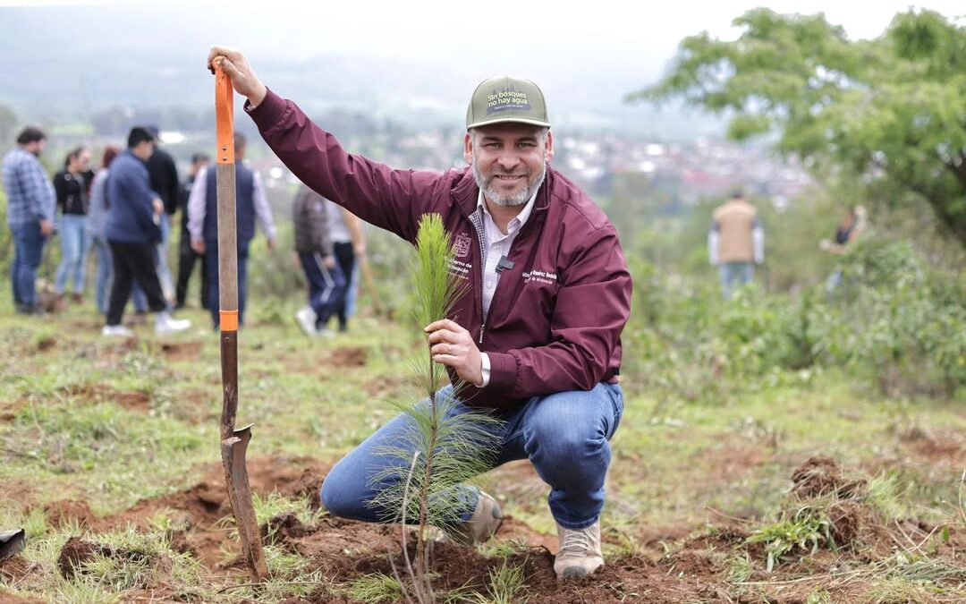 Bedolla anuncia plantación de 70 mil árboles en zona urbana de Uruapan