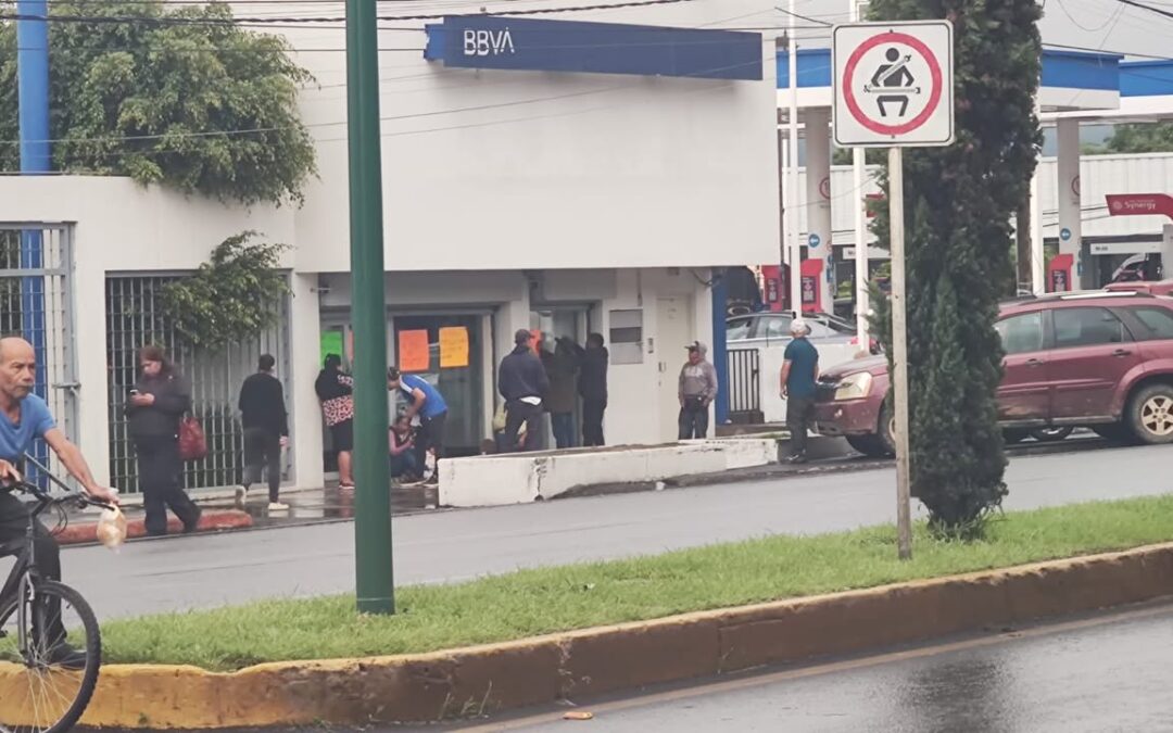 Continúan tomadas las sucursales de BBVA en Uruapan