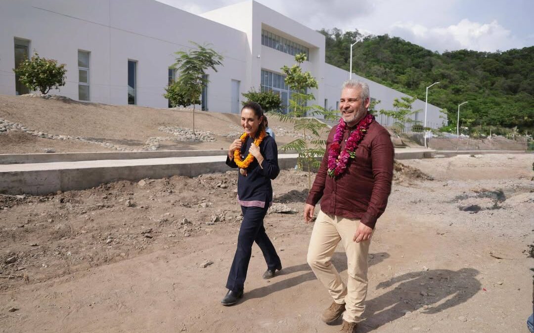 Sheinbaum y Bedolla supervisan hospital de Maruata; se inaugurará el 15 de agosto