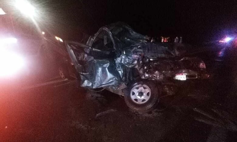 Trailer impacta camioneta en la Siglo XXI, hay 5 muertos