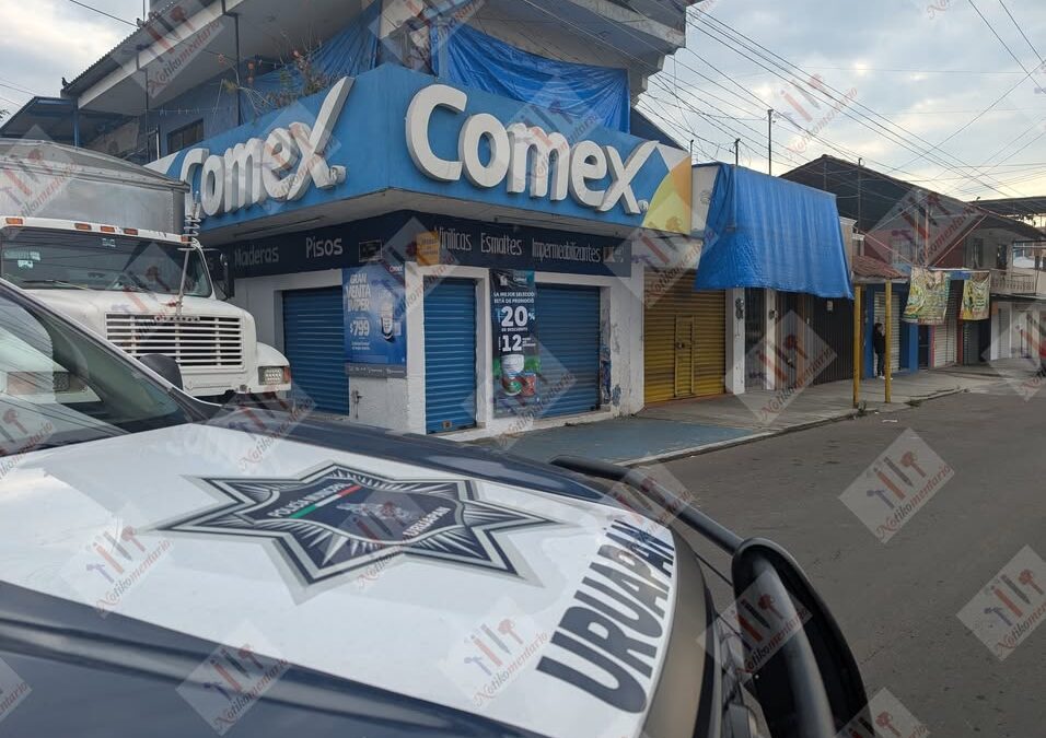 Balean tienda Comex en la Calzada La Fuente