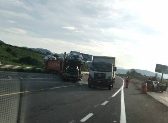 Chocan madrina y camioneta en la Siglo XXI, no hay heridos