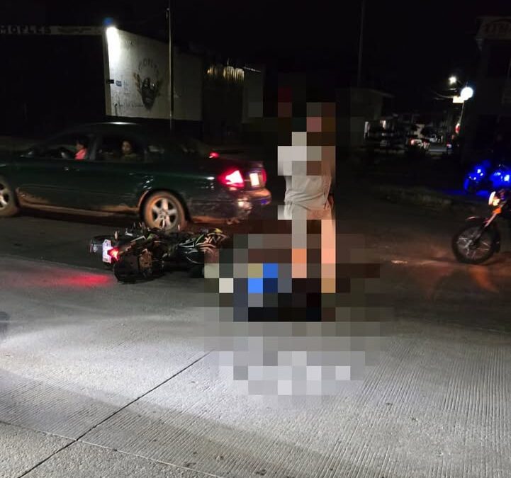 Heridos dos motociclistas al caer de su moto