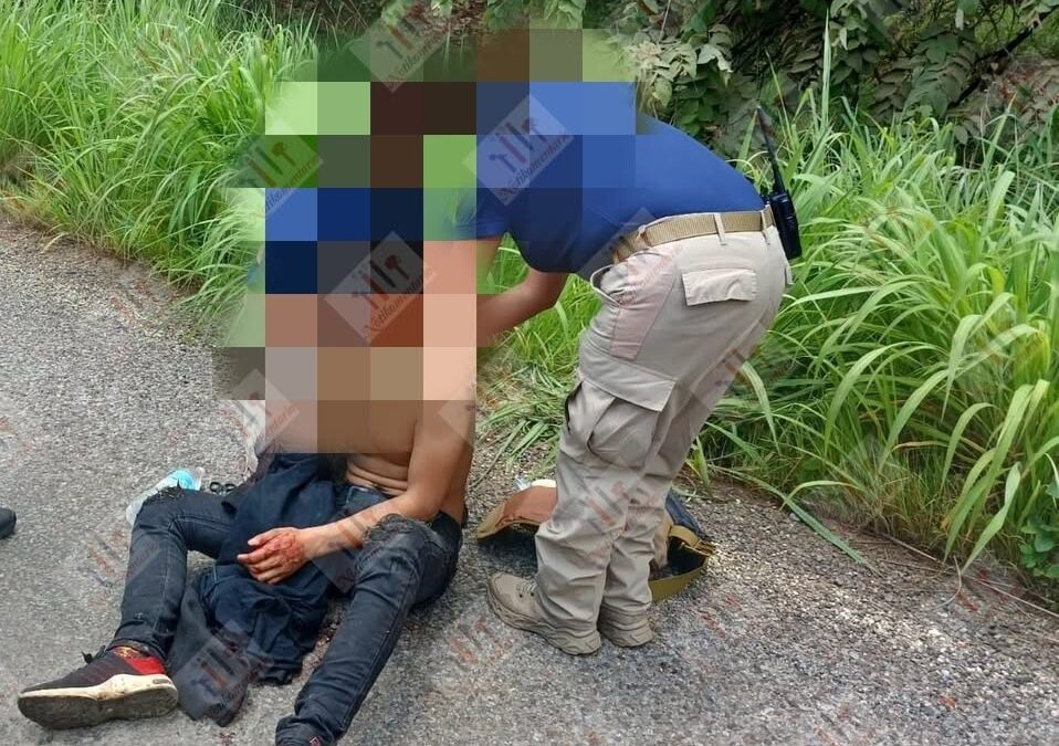 Lo balean para robarle su motocicleta