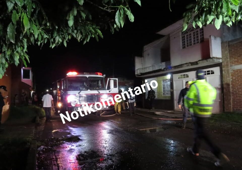 Se incendia vivienda en la Ignacio López Rayón