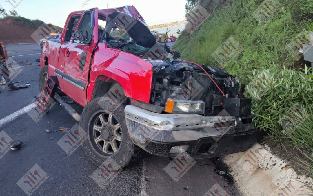 Seis muertos y cuatro heridos, saldo de choque en la autopista Siglo XXI