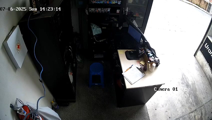 Solitario sujeto asalta auto lata en el Paseo Lázaro Cárdenas, fue detenido por la Policía Municipal