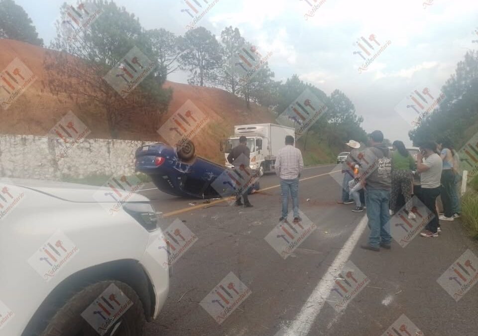 Volcadura en la autopista Siglo XXI deja un herido