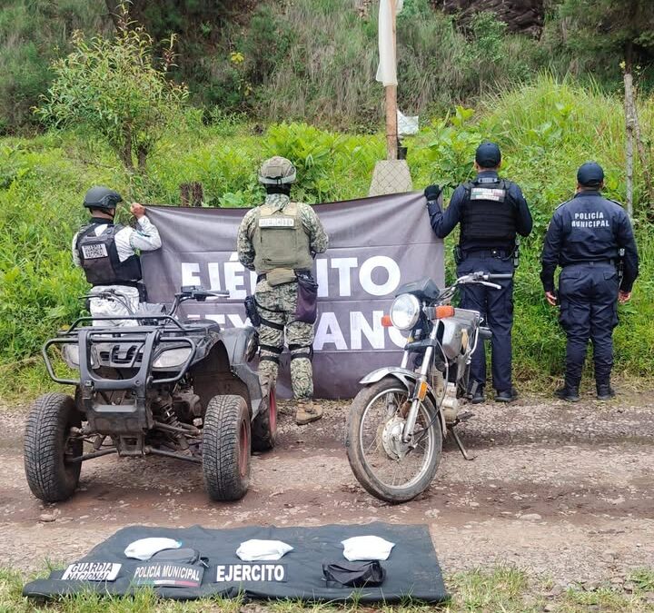Aseguran 2 vehículos y 2 kilos de metanfetamina en Uruapan