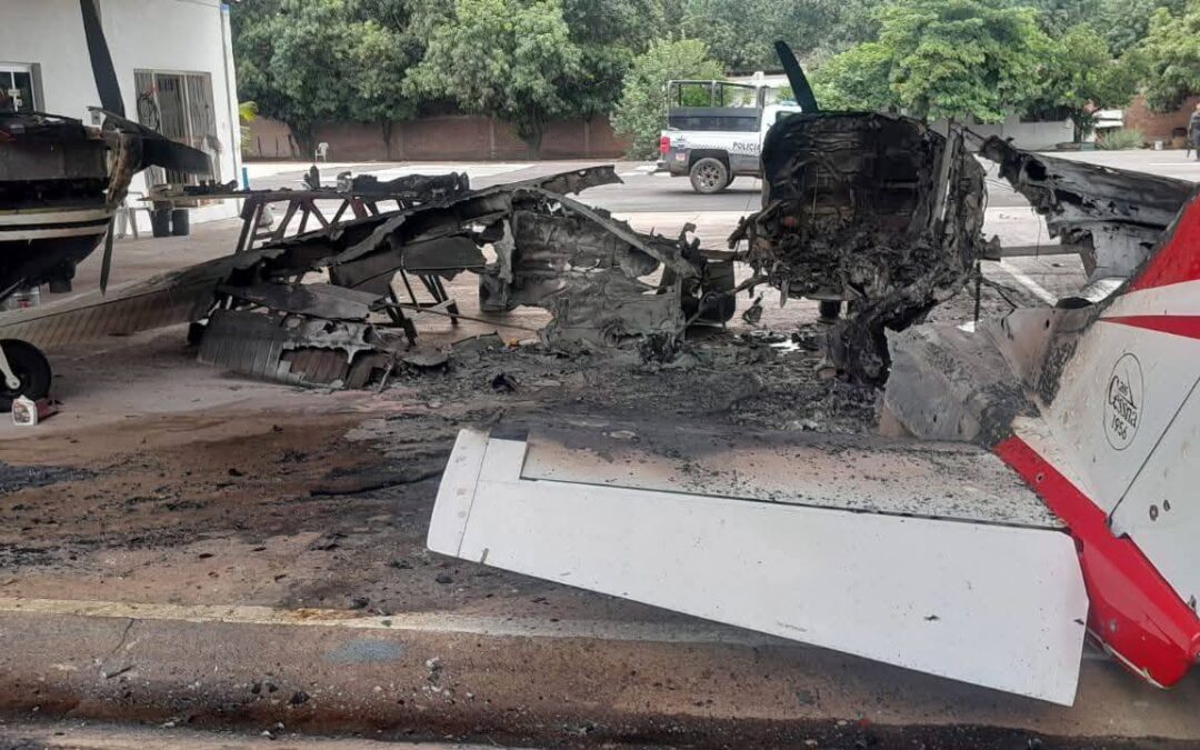 Atacan a balazos y con explosivos pista de aviones en Tepalcatepec