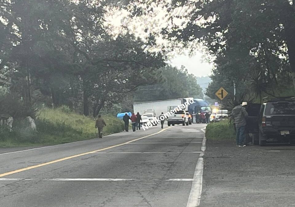 Bloquean carretera Uruapan – Paracho