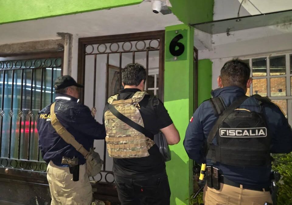 Catean casa cerca de la penal, encuentran drogas, armas y elementos para elaborar explosivos