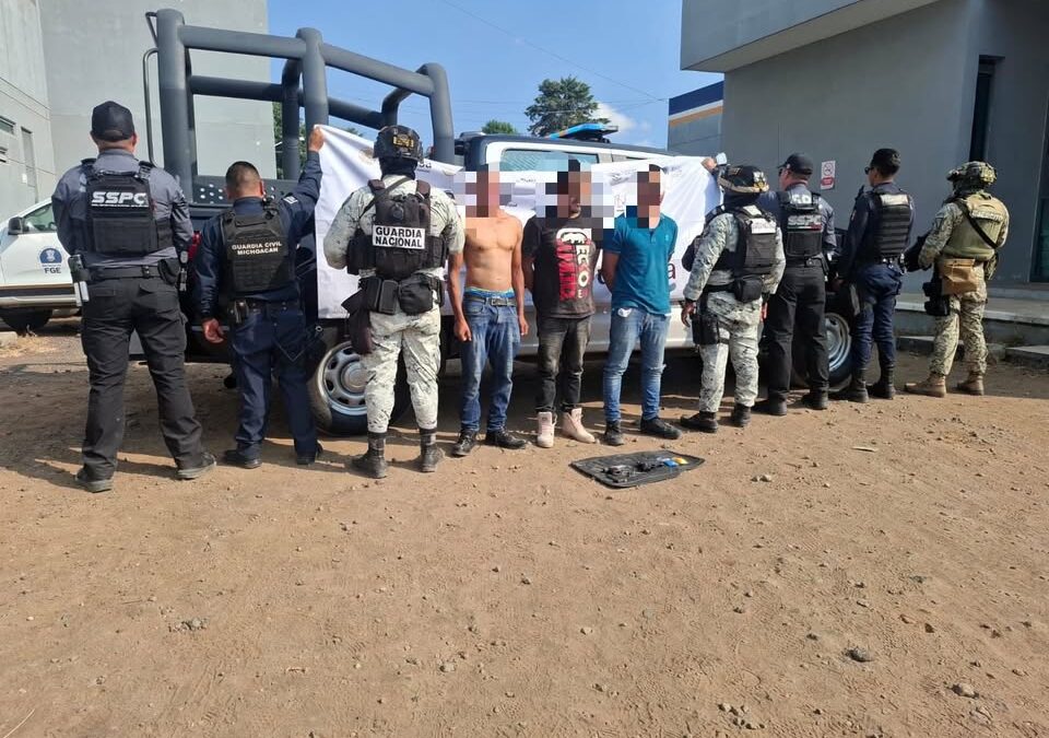 Detienen a 3 hombres relacionados con la privación de la libertad de una mujer en Uruapan