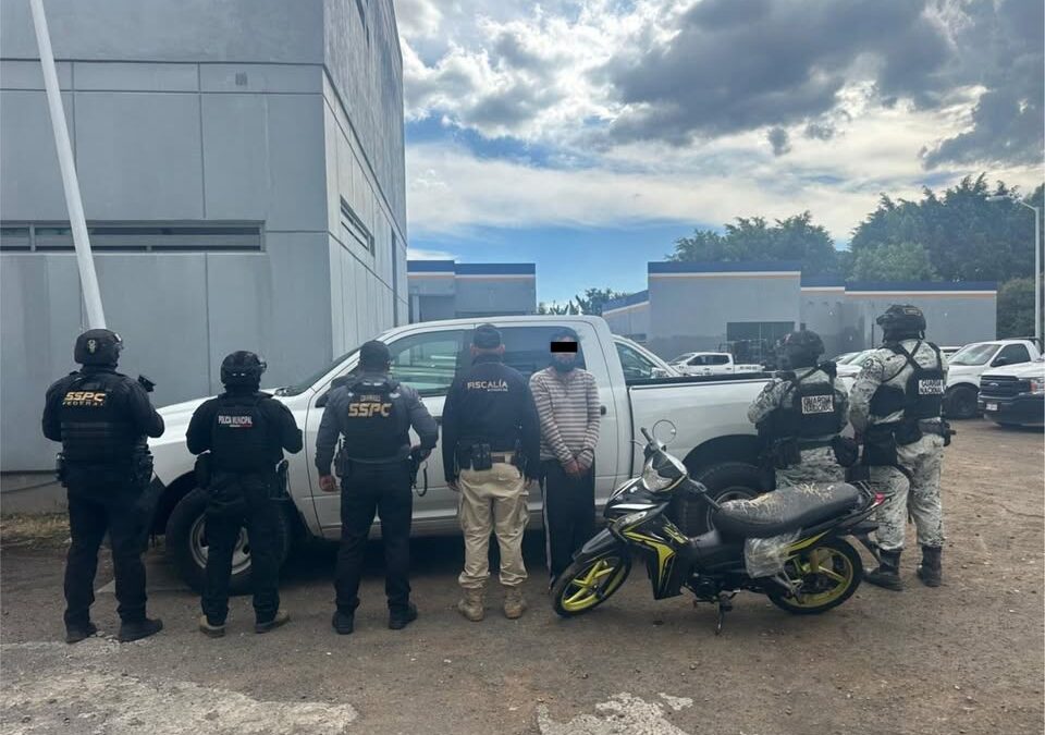 Detienen a hombre con moto con reporte de robo