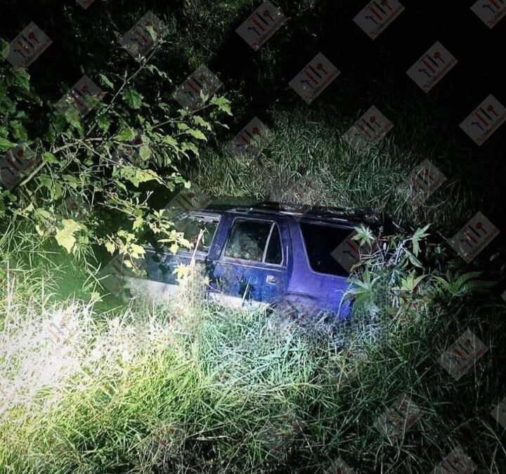 Camioneta cae a desnivel en Río Volga, hay dos heridos