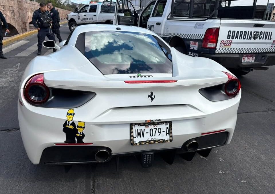 SSP asegura vehículo con reporte de robo en EUA y arma; hay dos detenidos