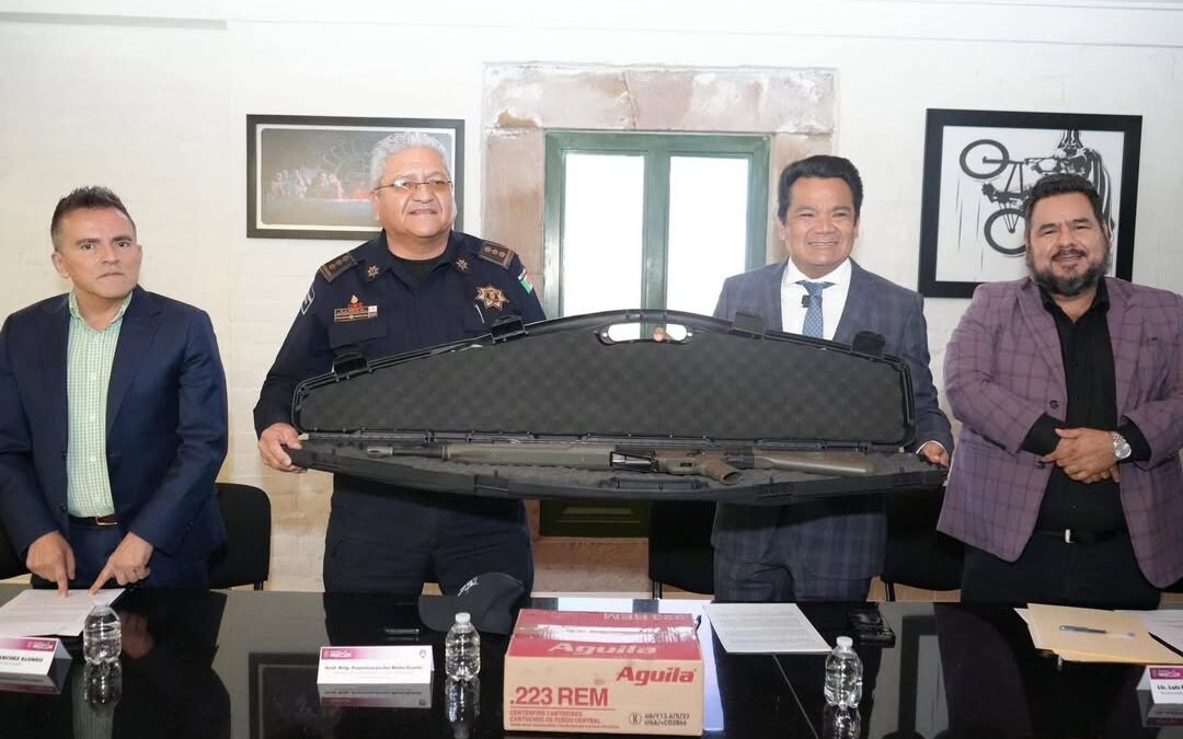 Refuerzan seguridad en Uruapan con entrega de armamento