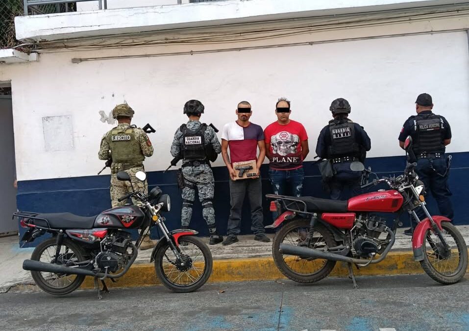 Detienen a dos con armas en La Quinta