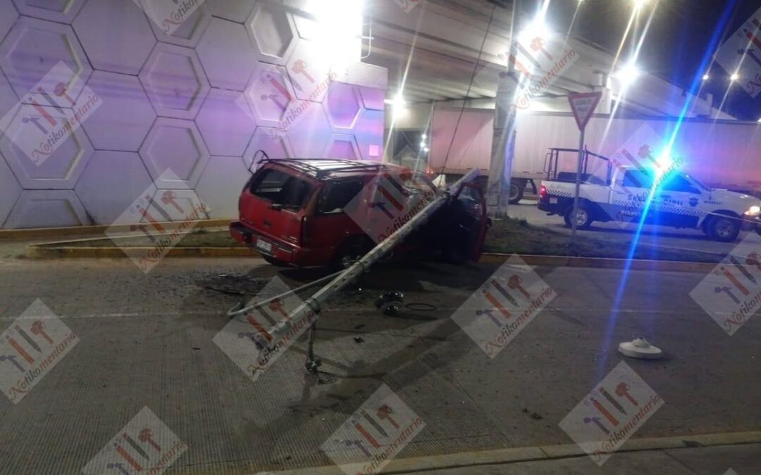 Chocan contra cámaras de C5 y huyen del lugar