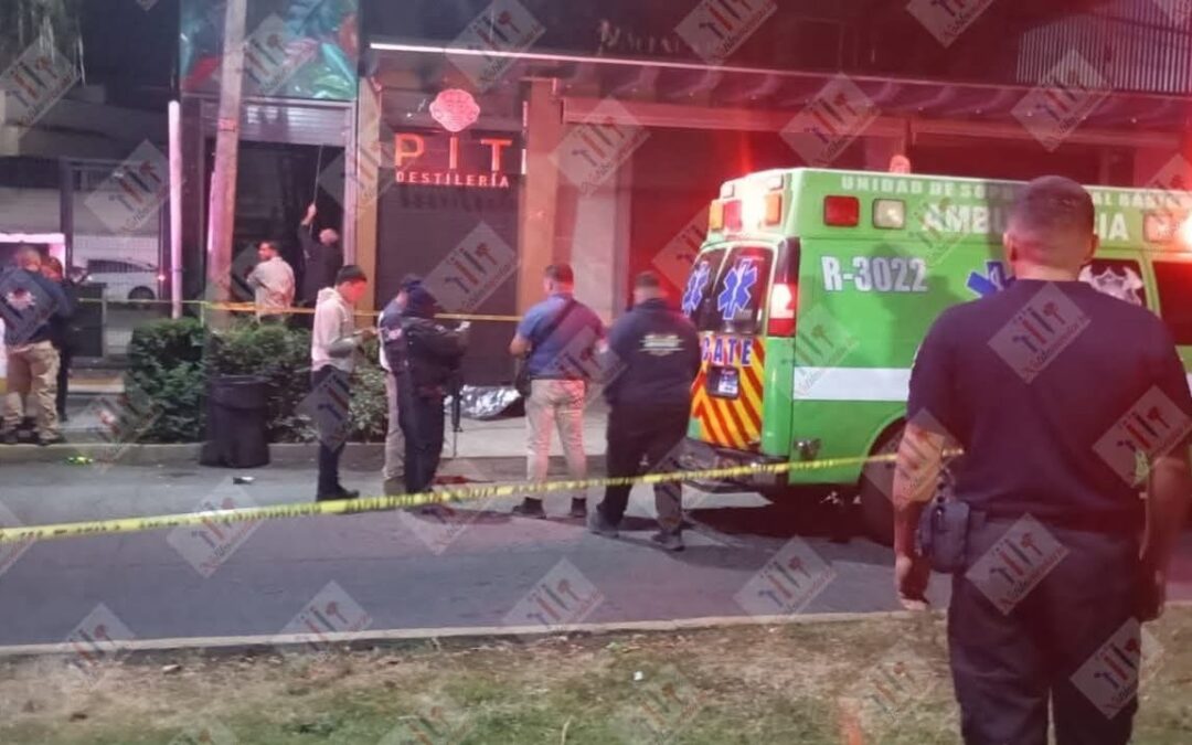 Detienen a dos acusados de asesinar a joven afuera de un bar