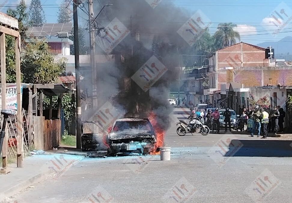 Se incendia taxi cerca del hospital Regional