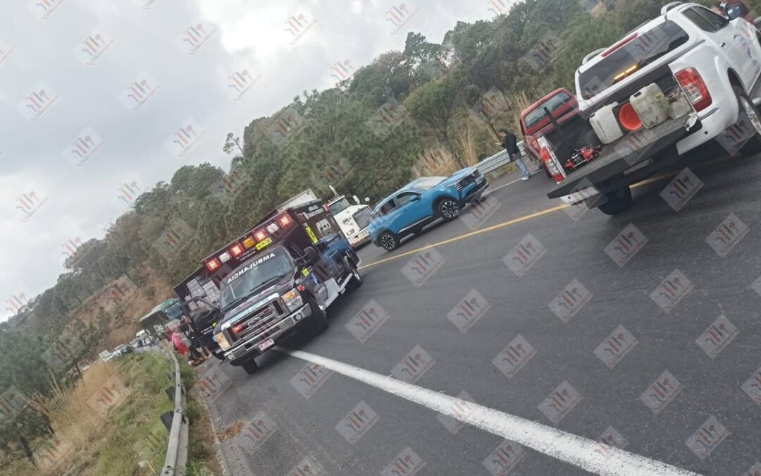 Choque entre moto y camioneta deja dos heridos