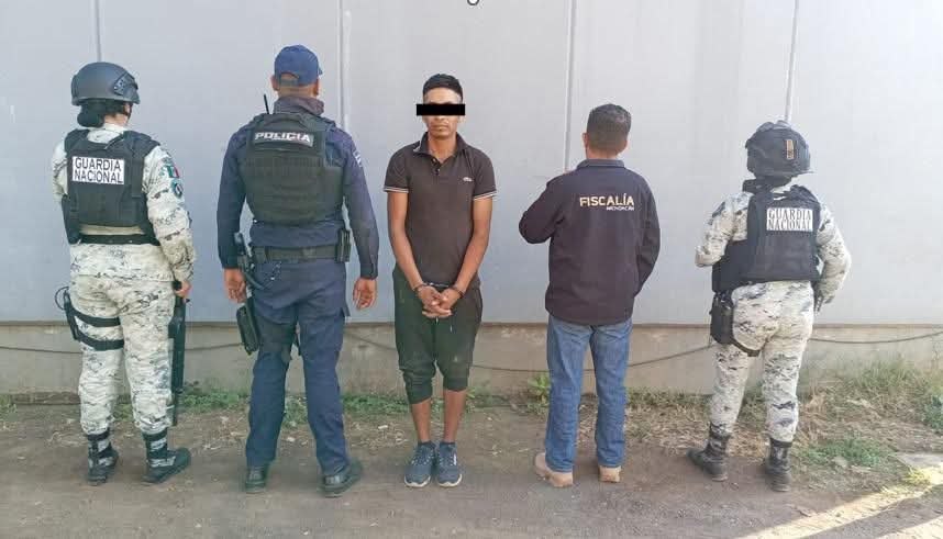 Detienen a masculino en posesión de sustancias adictivas en Uruapan
