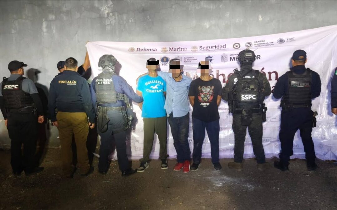 Detienen a tres con droga, en Bosques de San Javier