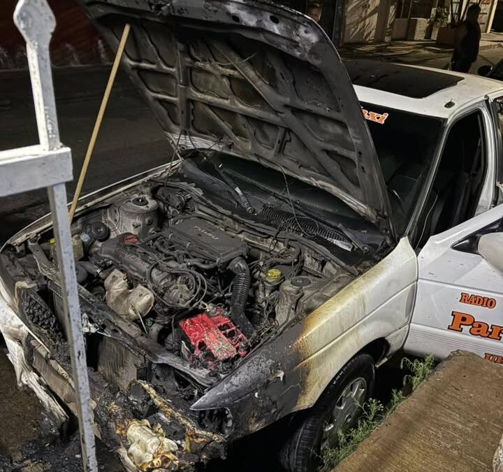 Al menos tres unidades fueron incendiadas durante la madrugada