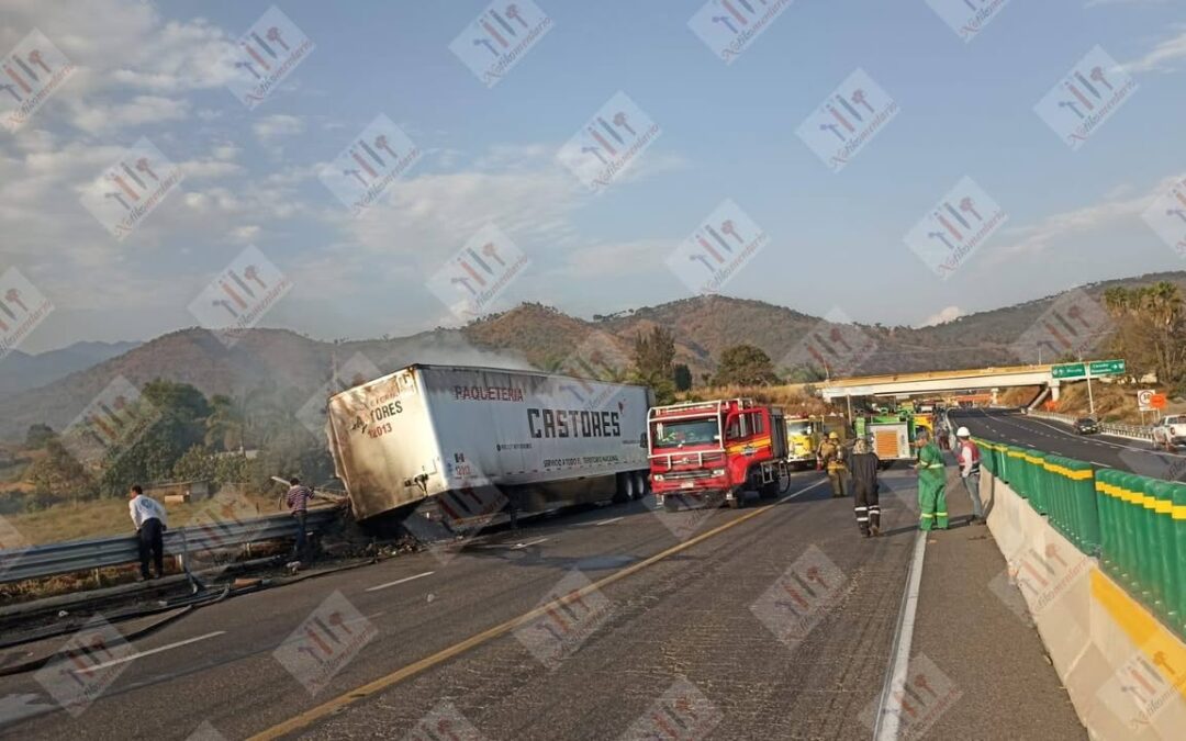 Se incendia otro tráiler en la autopista Siglo XXI