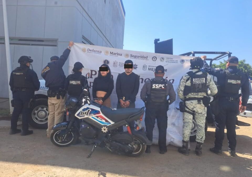 Detienen a pareja de motociclistas con droga