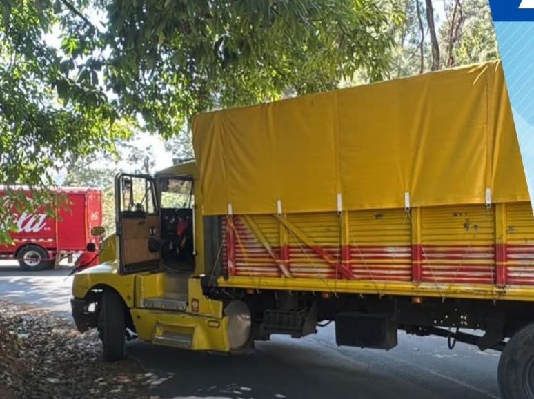 Ejercito intenta desarmar a policías de San Ángel Zurumucapio, pobladores realizan bloqueos