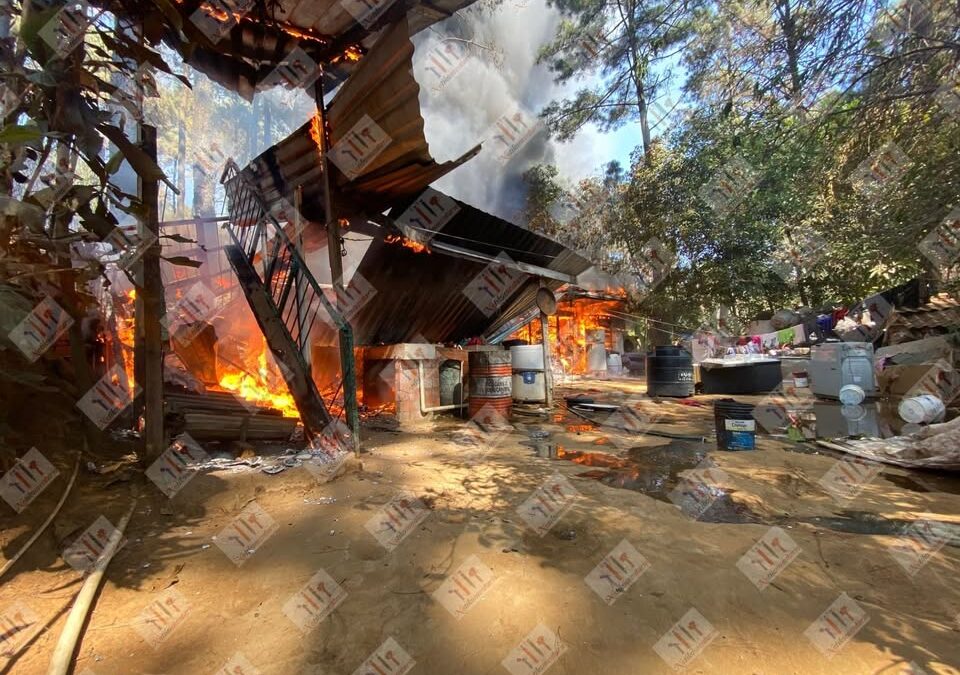 Se incendia casa en el cerro de La Charanda