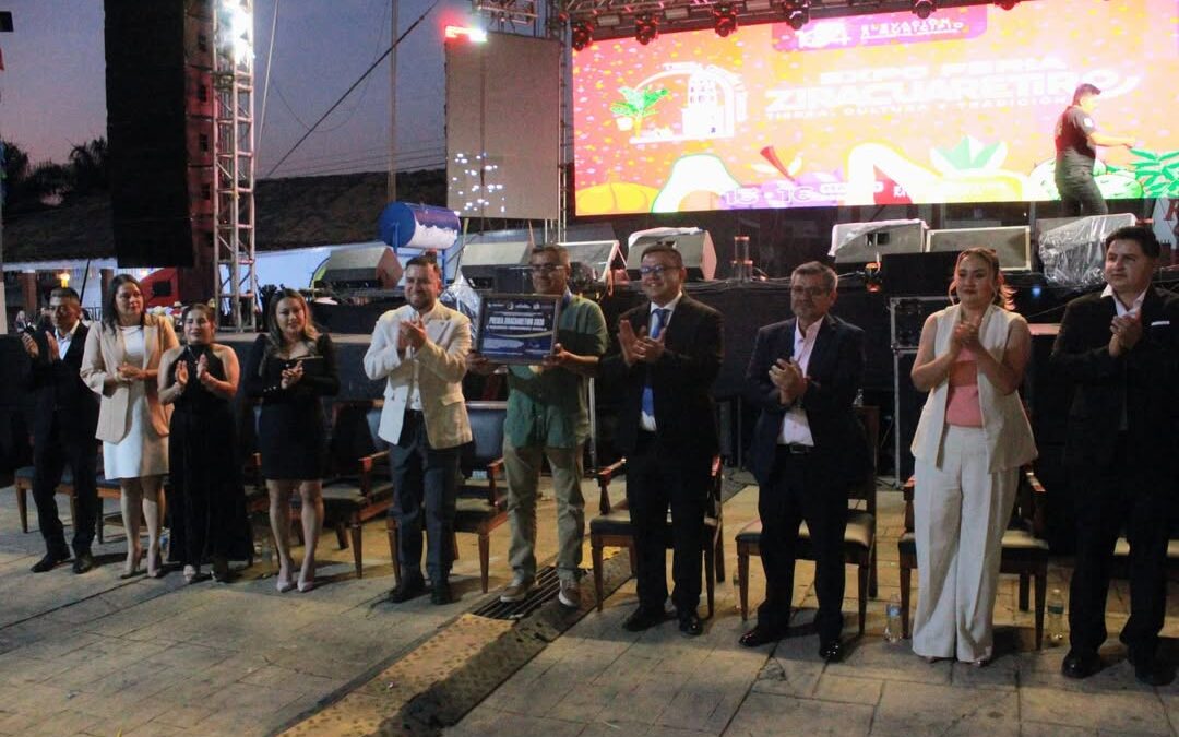 Entregan presea “Ziracuaretiro 2026” al empresario Mauricio Hernández Zavala “Wicho”