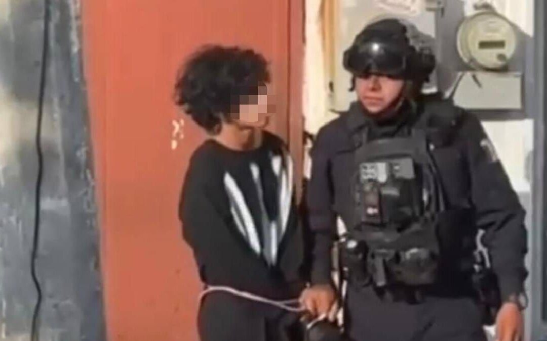 Joven estudiante asesina a dos maestras en su escuela