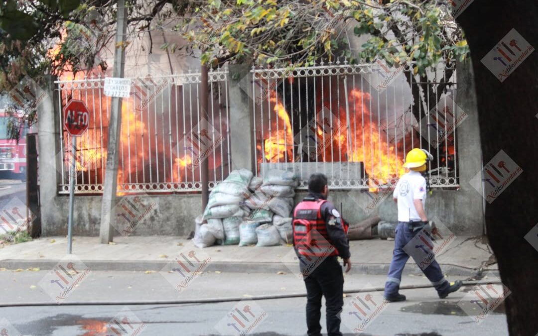 Se incendia taller y vivienda en La Mora, hay un lesionado