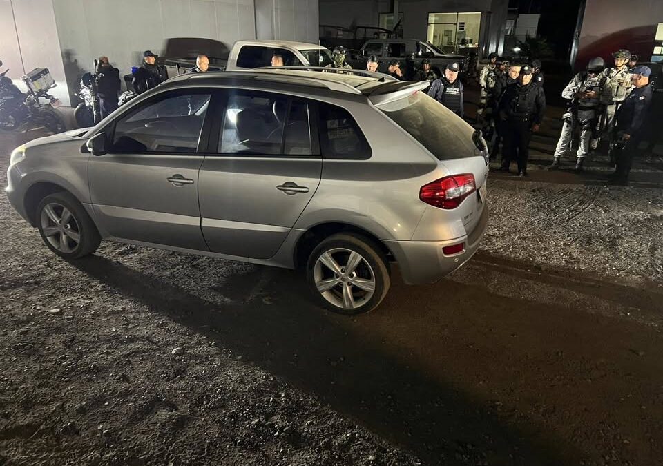 Detienen a hombre con camioneta con reporte de robo