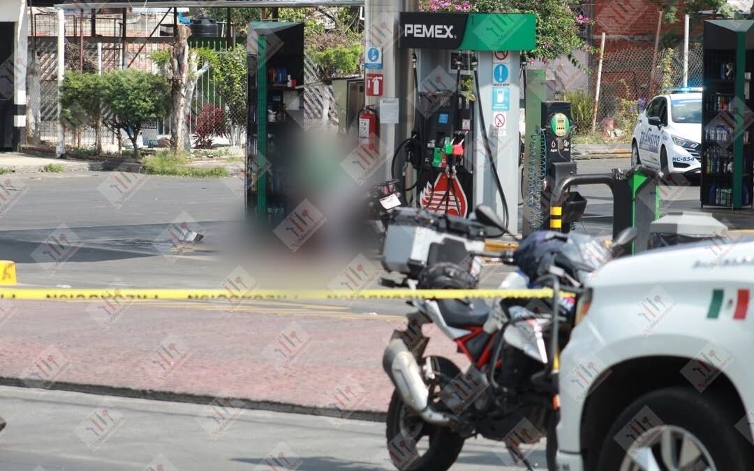 Asesinan a motociclista en una gasolinera