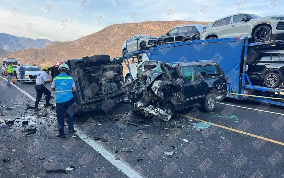 Choque en la autopista Siglo XXI deja siete muertos