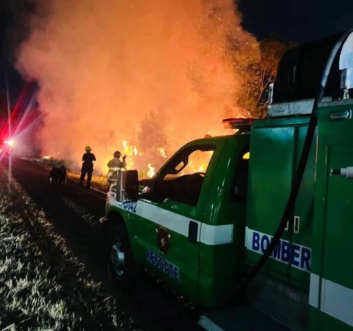 Se registra incendio de pastizal en el aeropuerto de Uruapan